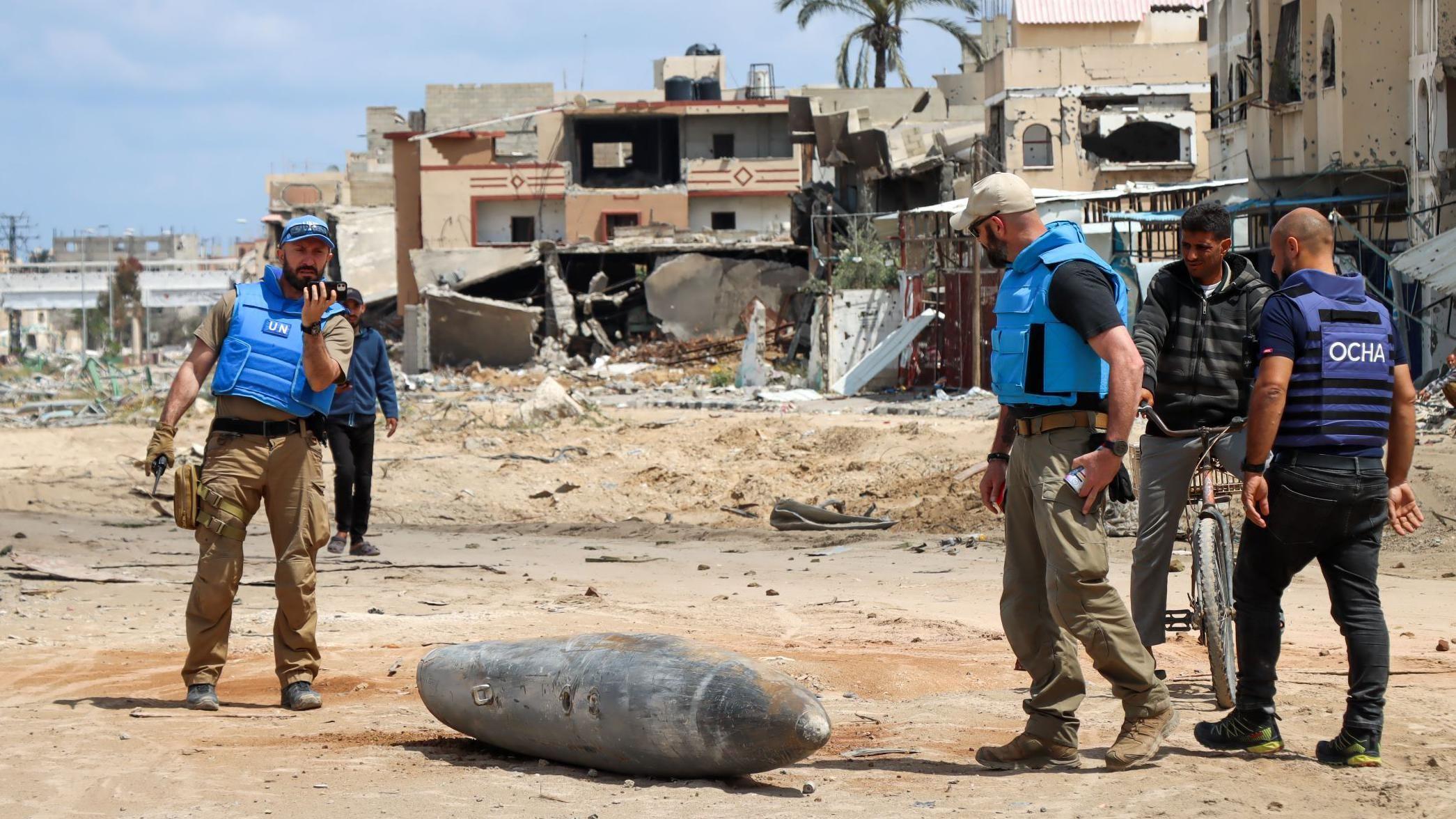 ’یوکرین کے مقابلے میں غزہ میں زیادہ ملبہ ہے‘: خان یونس سے ان بموں کو ہٹانے کی دوڑ جو ابھی پھٹے ہی نہیں