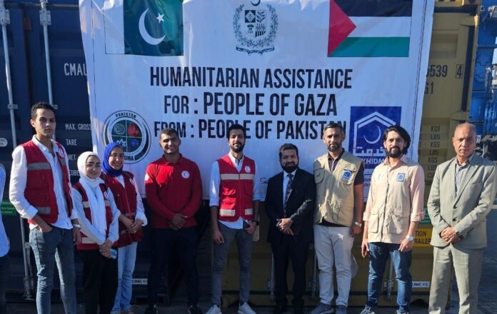 پاکستان کی غزہ کے لیے 350 ٹن انسانی امداد کی ساتویں کھیپ مصر پہنچ گئی