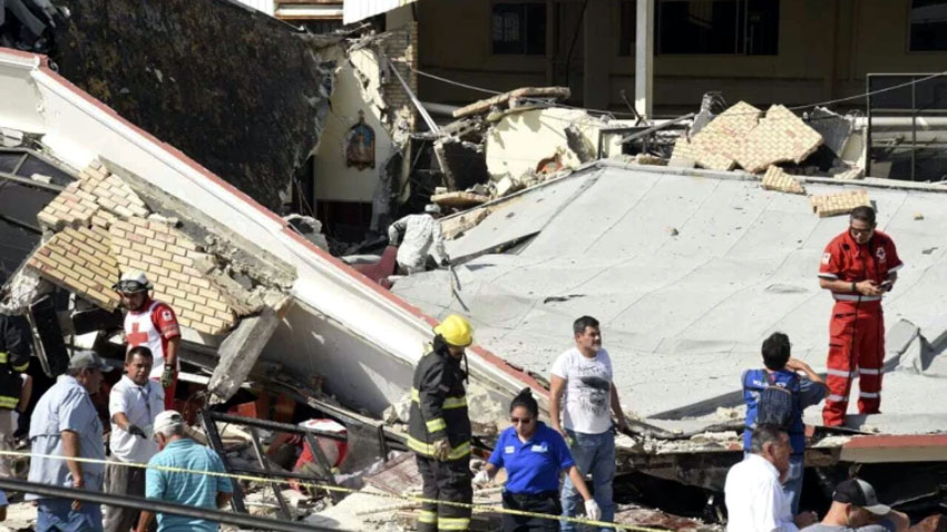 Church roof collapse kills 10 in Mexico